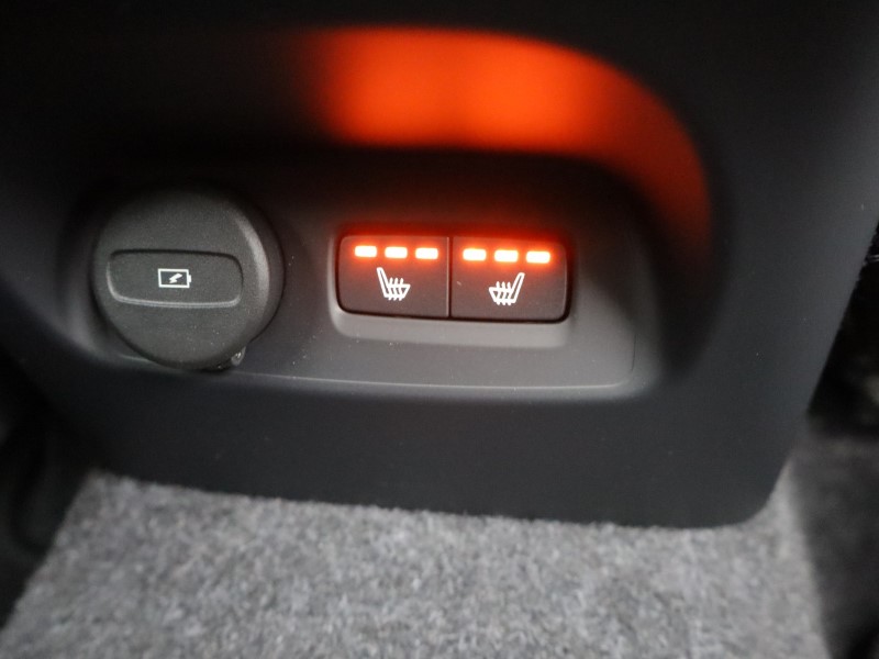 2025 (75) VOLVO XC40 2.0 B3P Plus Black Edition 5dr Auto 5635872