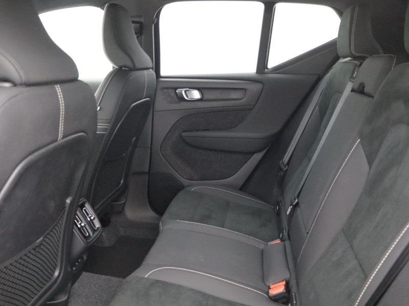 2025 (75) VOLVO XC40 2.0 B3P Plus Black Edition 5dr Auto 5635854