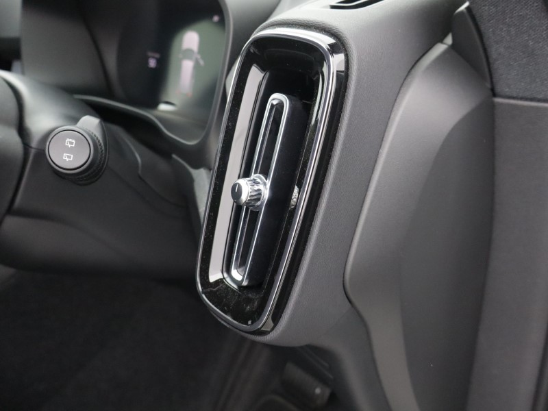 2025 (75) VOLVO XC40 2.0 B3P Plus Black Edition 5dr Auto 5635859