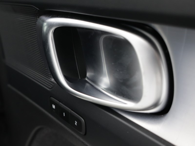 2025 (75) VOLVO XC40 2.0 B3P Plus Black Edition 5dr Auto 5635857