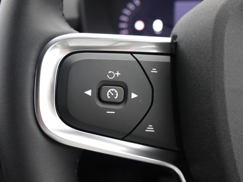 2025 (75) VOLVO XC40 2.0 B3P Plus Black Edition 5dr Auto 5635875