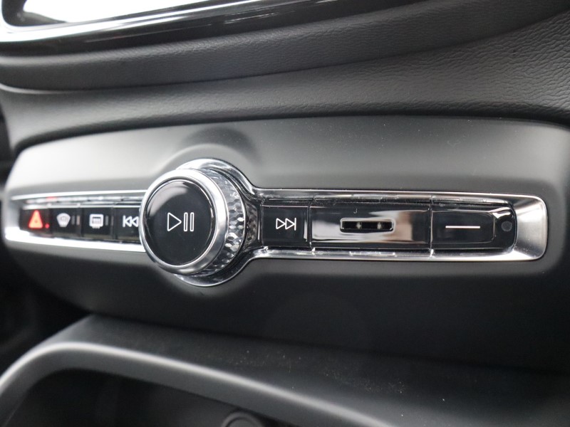 2025 (75) VOLVO XC40 2.0 B3P Plus Black Edition 5dr Auto 5635885