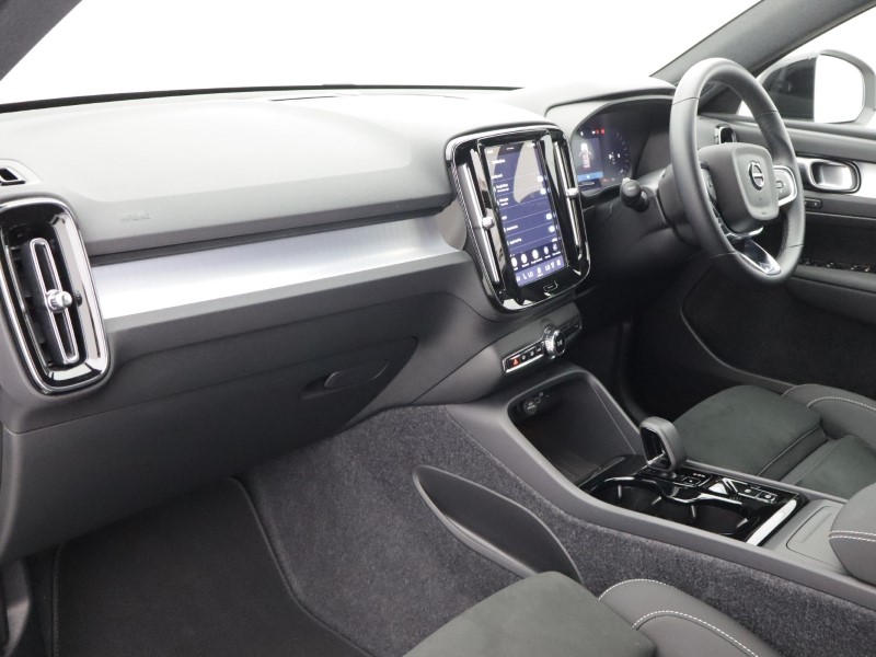 2025 (75) VOLVO XC40 2.0 B3P Plus Black Edition 5dr Auto 5635866