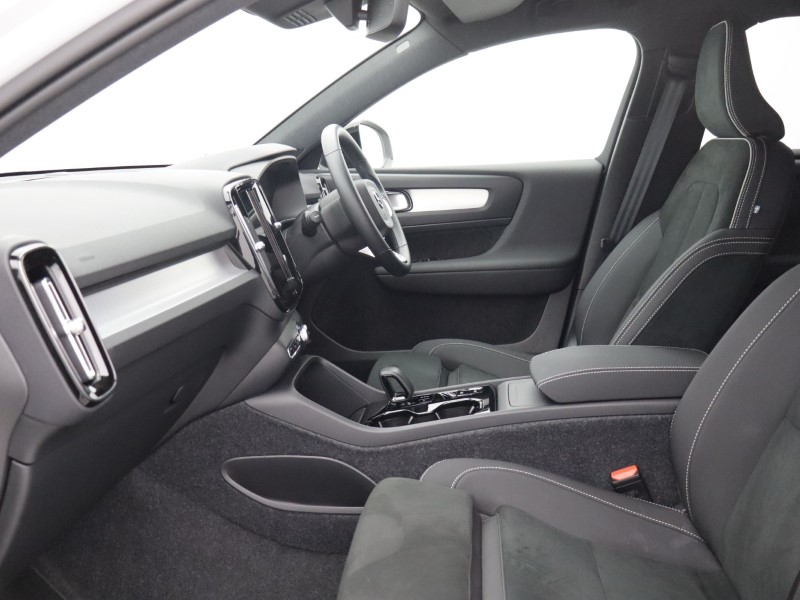 2025 (75) VOLVO XC40 2.0 B3P Plus Black Edition 5dr Auto 5635853