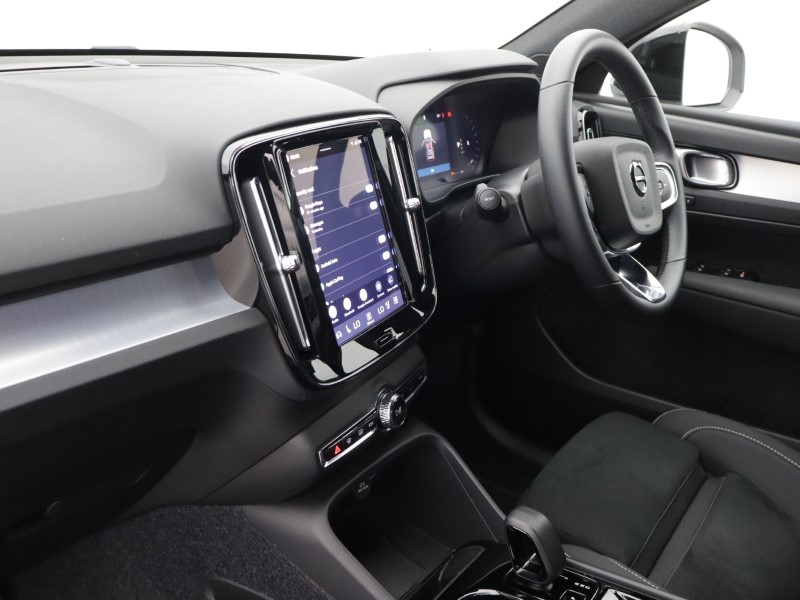 2025 (75) VOLVO XC40 2.0 B3P Plus Black Edition 5dr Auto 5635867