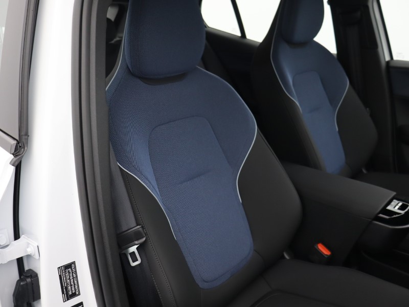 2025 (75) VOLVO EX30 200kW SM Extended Range Plus 69kWh 5dr Auto 4929301