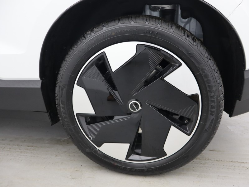 2025 (75) VOLVO EX30 200kW SM Extended Range Plus 69kWh 5dr Auto 4929334