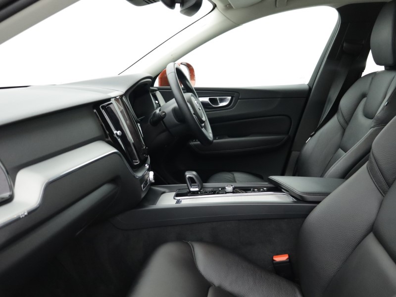 2023 (72) VOLVO XC60 2.0 B5P Core 5dr AWD Geartronic 4997962
