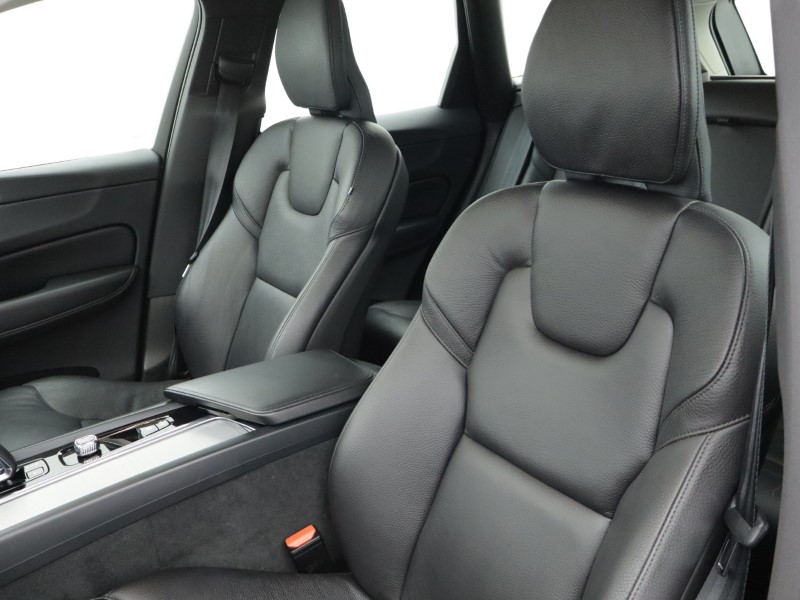 2023 (72) VOLVO XC60 2.0 B5P Core 5dr AWD Geartronic 4997973