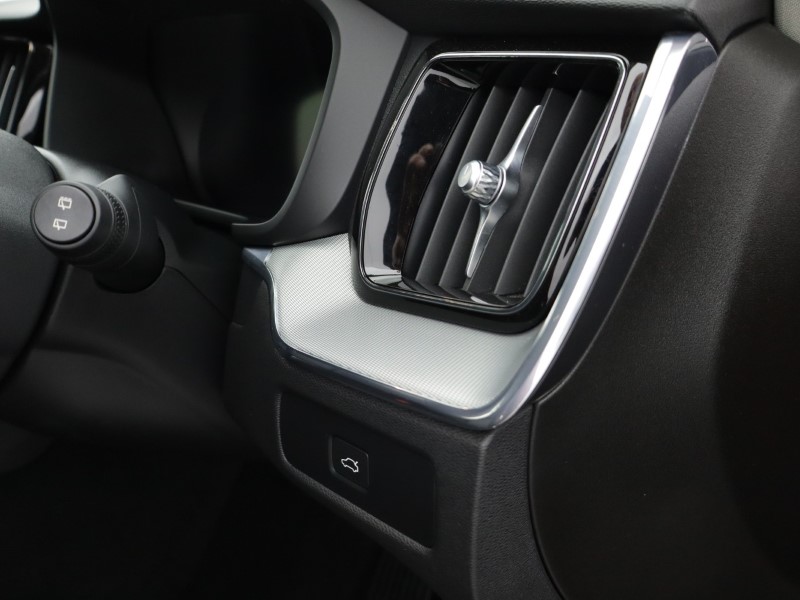 2023 (72) VOLVO XC60 2.0 B5P Core 5dr AWD Geartronic 4997968