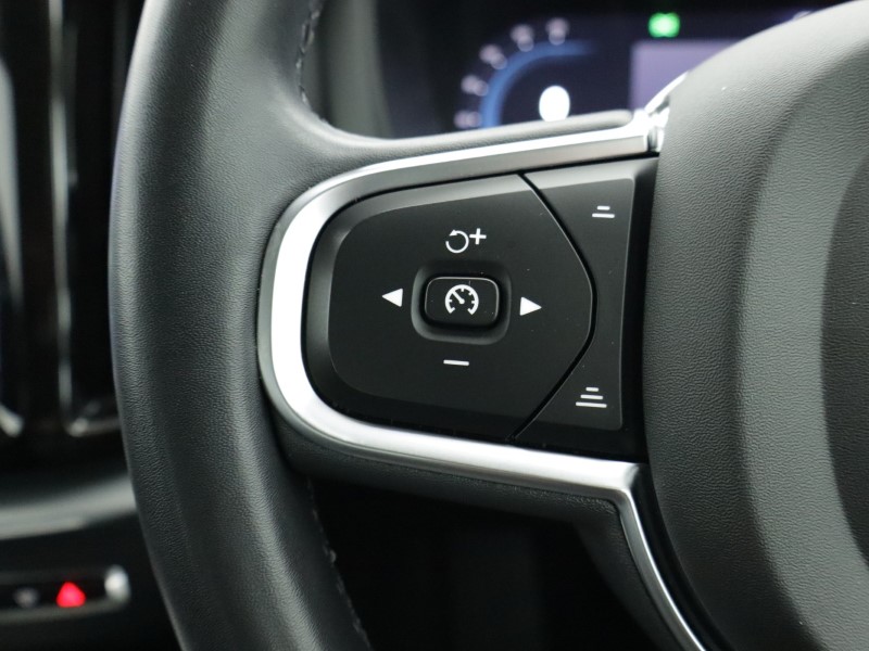 2023 (72) VOLVO XC60 2.0 B5P Core 5dr AWD Geartronic 4997982