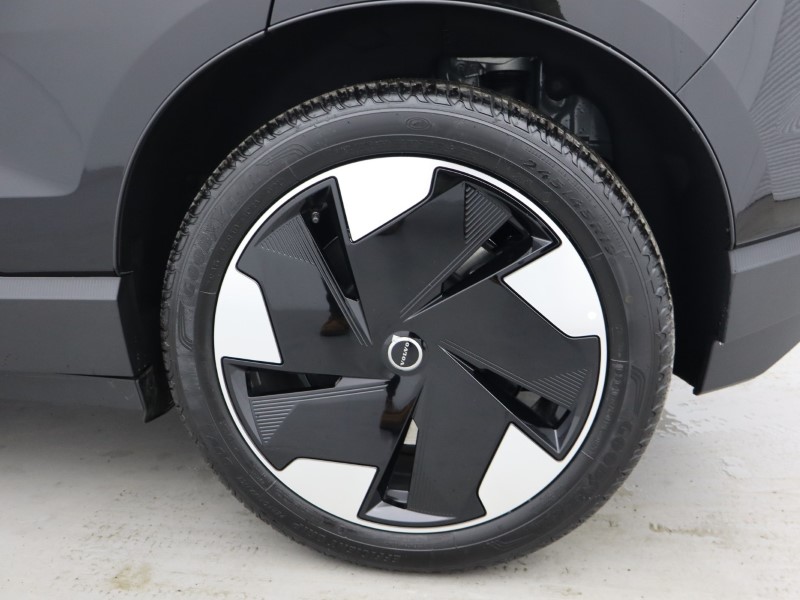 2025 (75) VOLVO EX30 315kW Twin Motor Performance Plus 69kWh 5dr Auto 4962982