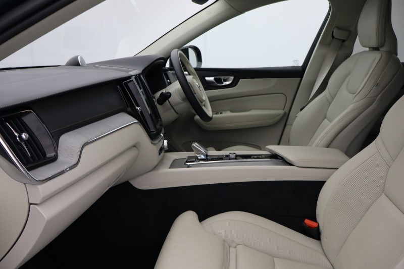 2025 (25) VOLVO XC60 2.0 T8 [455] PHEV Ultra Dark 5dr AWD Geartronic 5010247