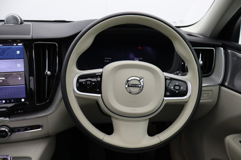 2025 (25) VOLVO XC60 2.0 T8 [455] PHEV Ultra Dark 5dr AWD Geartronic 5010272