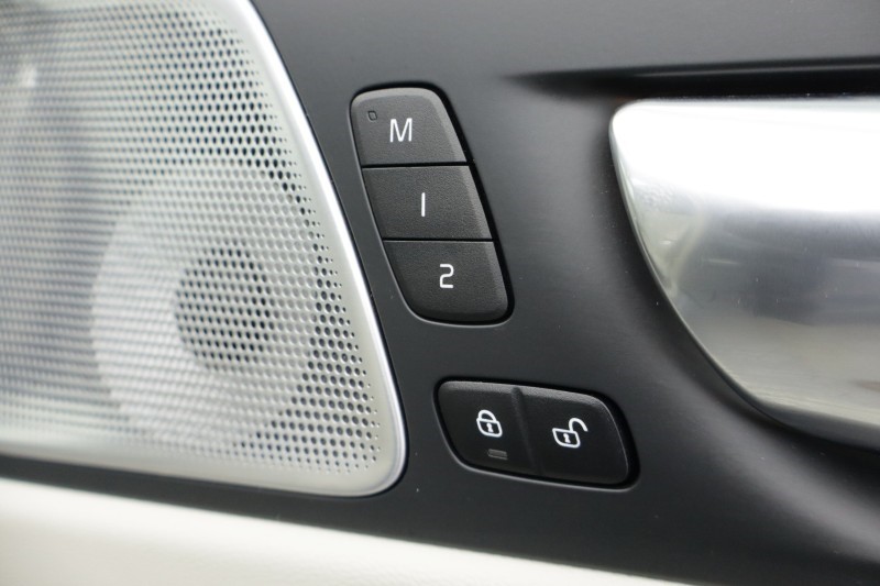 2025 (25) VOLVO XC60 2.0 T8 [455] PHEV Ultra Dark 5dr AWD Geartronic 5010255