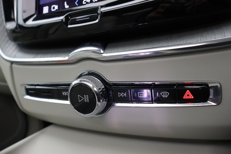 2025 (25) VOLVO XC60 2.0 T8 [455] PHEV Ultra Dark 5dr AWD Geartronic 5010282