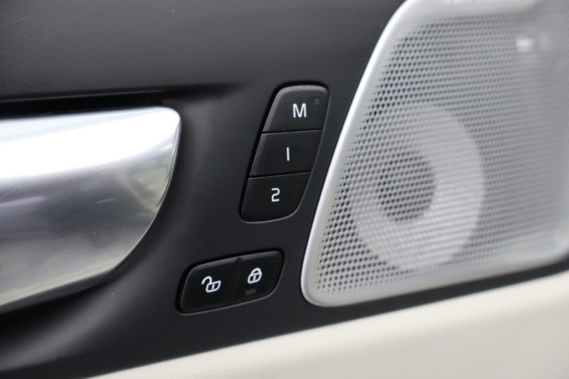 2025 (25) VOLVO XC60 2.0 T8 [455] PHEV Ultra Dark 5dr AWD Geartronic 5010264