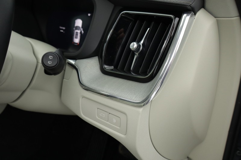 2025 (25) VOLVO XC60 2.0 T8 [455] PHEV Ultra Dark 5dr AWD Geartronic 5010256