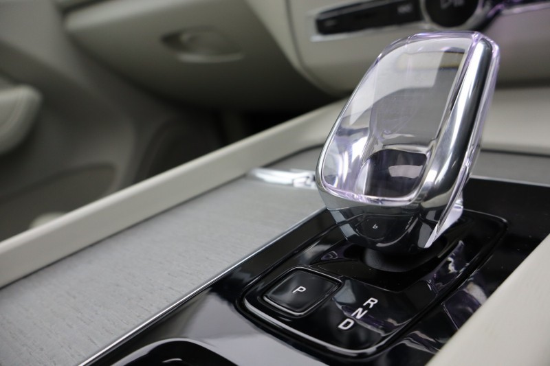 2025 (25) VOLVO XC60 2.0 T8 [455] PHEV Ultra Dark 5dr AWD Geartronic 5010283