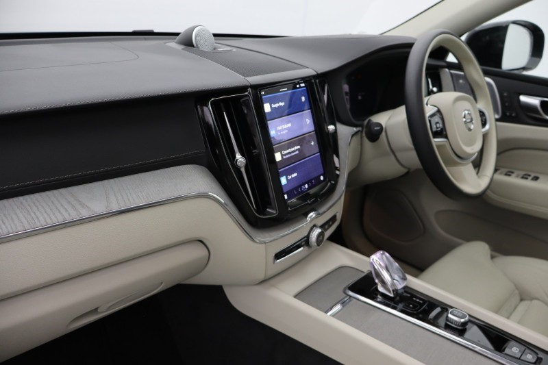 2025 (25) VOLVO XC60 2.0 T8 [455] PHEV Ultra Dark 5dr AWD Geartronic 5010263