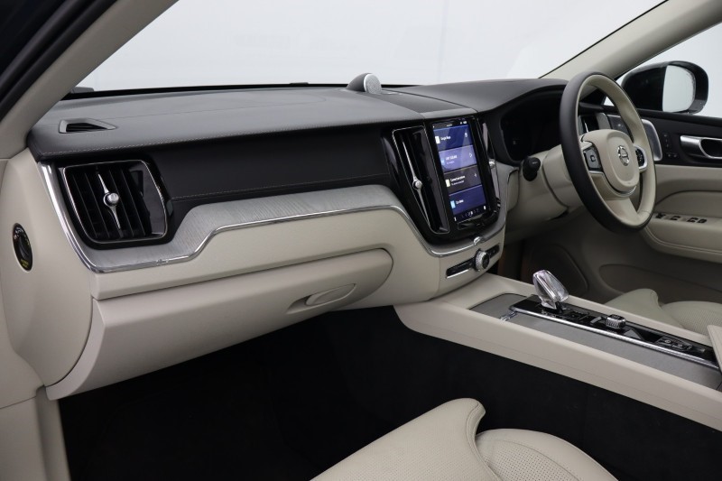 2025 (25) VOLVO XC60 2.0 T8 [455] PHEV Ultra Dark 5dr AWD Geartronic 5010262