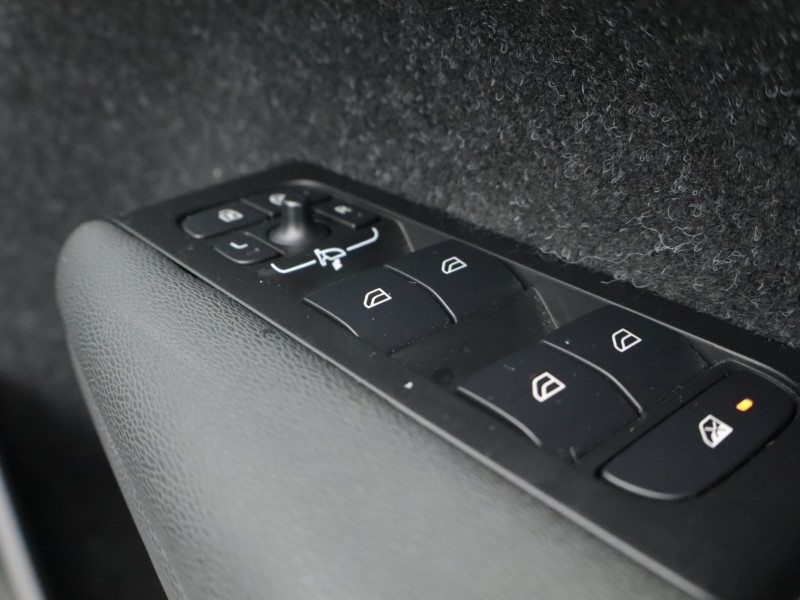 2021 (70) VOLVO XC40 1.5 T3 [163] R DESIGN 5dr Geartronic 5013745