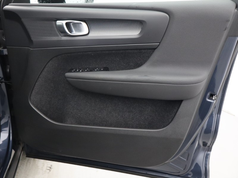 2022 (22) VOLVO XC40 1.5 T3 [163] R DESIGN 5dr Geartronic 5068169