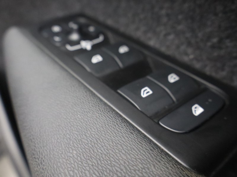 2022 (22) VOLVO XC40 1.5 T3 [163] R DESIGN 5dr Geartronic 5068165