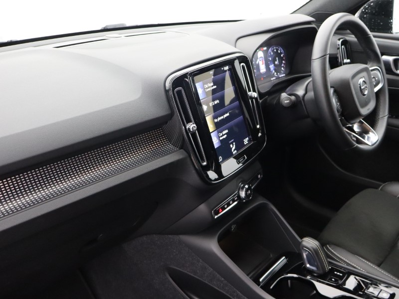 2022 (22) VOLVO XC40 1.5 T3 [163] R DESIGN 5dr Geartronic 5068159