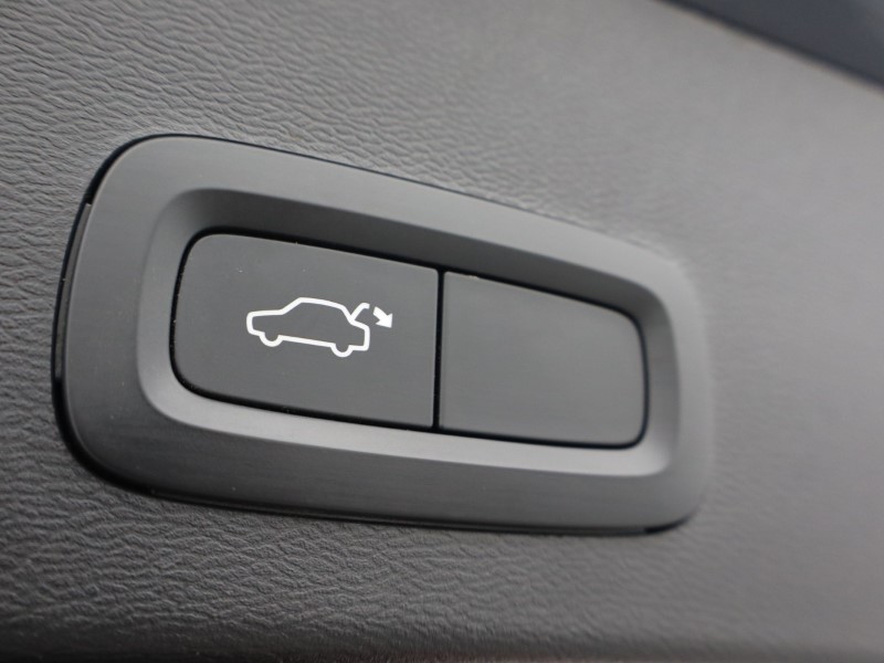 2022 (22) VOLVO XC40 1.5 T3 [163] R DESIGN 5dr Geartronic 5068130