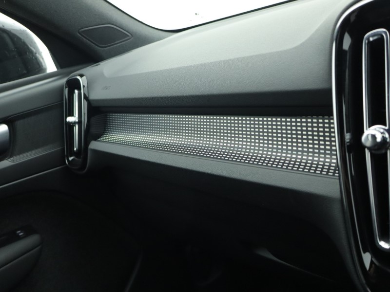 2022 (22) VOLVO XC40 1.5 T3 [163] R DESIGN 5dr Geartronic 5068141