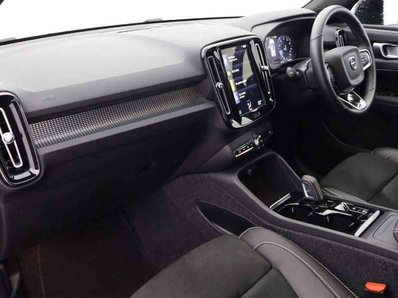 2022 (22) VOLVO XC40 1.5 T3 [163] R DESIGN 5dr Geartronic 5068158