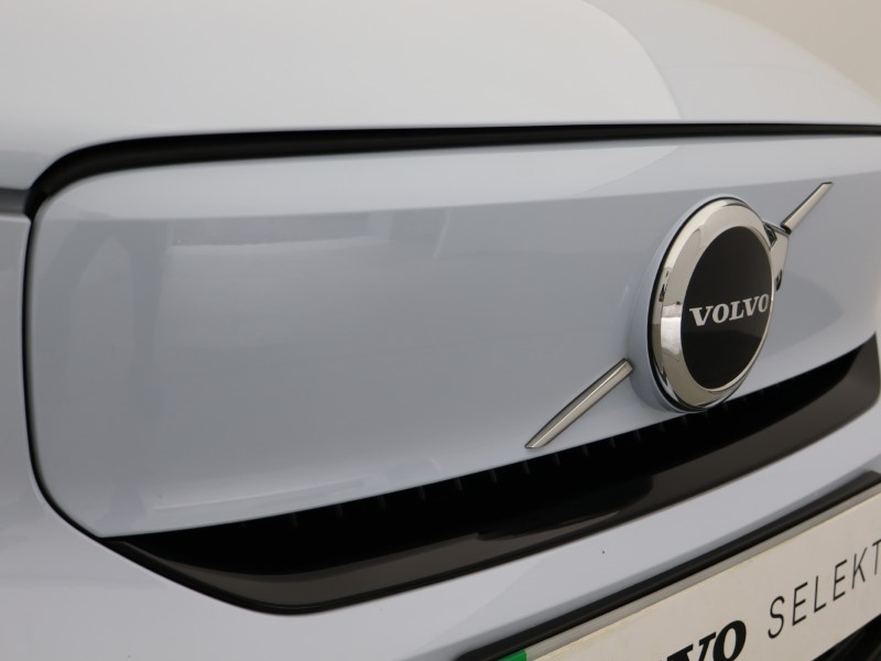 2024 (24) VOLVO XC40 175kW Recharge Plus 69kWh 5dr Auto 5055897