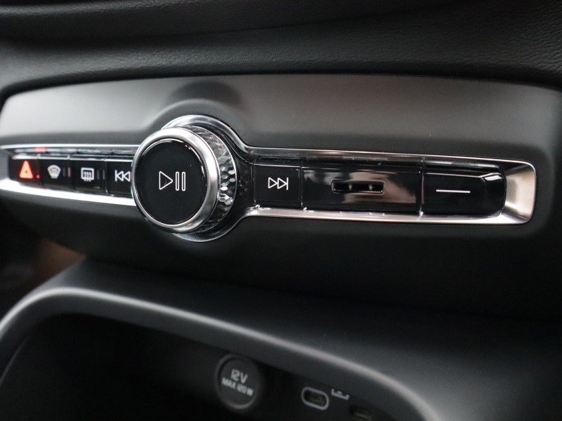 2024 (24) VOLVO XC40 175kW Recharge Plus 69kWh 5dr Auto 5055938