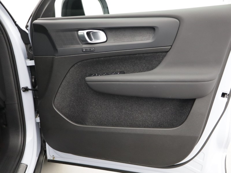 2024 (24) VOLVO XC40 175kW Recharge Plus 69kWh 5dr Auto 5055912