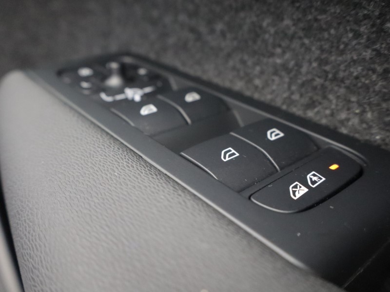 2024 (24) VOLVO XC40 175kW Recharge Plus 69kWh 5dr Auto 5055915