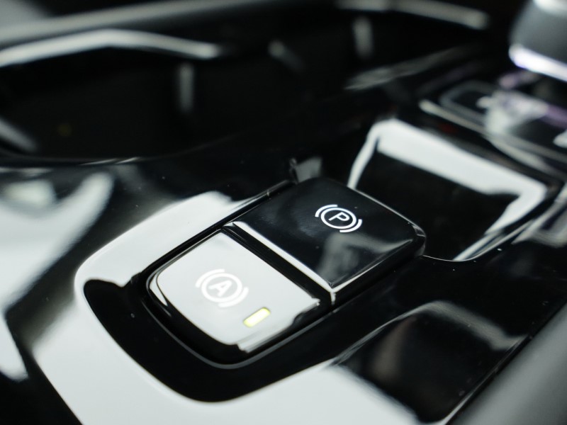 2026 (75) VOLVO XC40 2.0 B3P Plus Pro Dark 5dr Auto 5284503