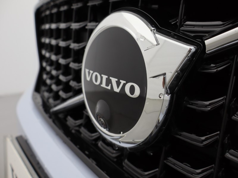 2026 (75) VOLVO XC40 2.0 B3P Plus Pro Dark 5dr Auto 5284459