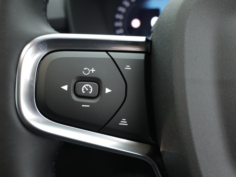 2026 (75) VOLVO XC40 2.0 B3P Plus Pro Dark 5dr Auto 5284492