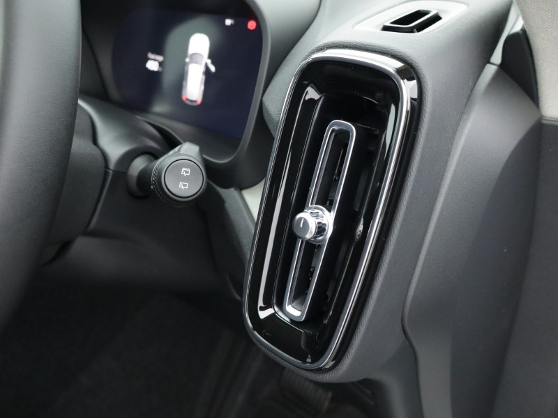 2026 (75) VOLVO XC40 2.0 B3P Plus Pro Dark 5dr Auto 5284477