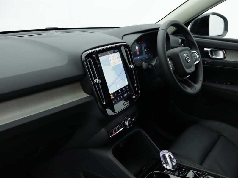 2026 (75) VOLVO XC40 2.0 B3P Plus Pro Dark 5dr Auto 5284484