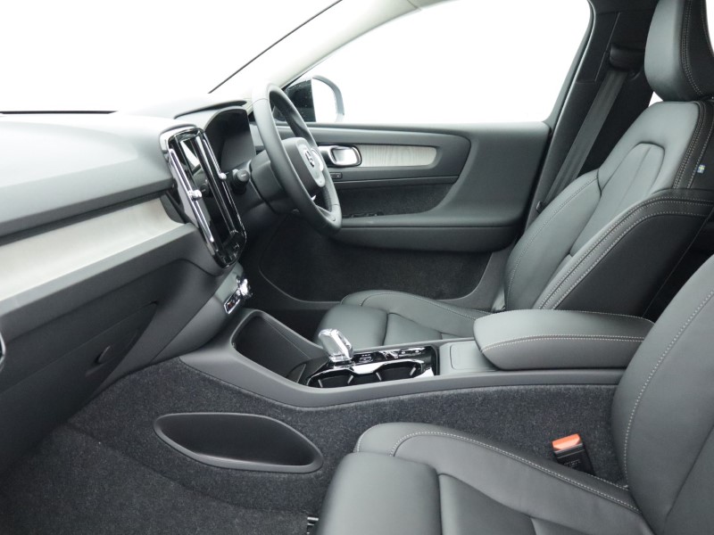 2026 (75) VOLVO XC40 2.0 B3P Plus Pro Dark 5dr Auto 5284470