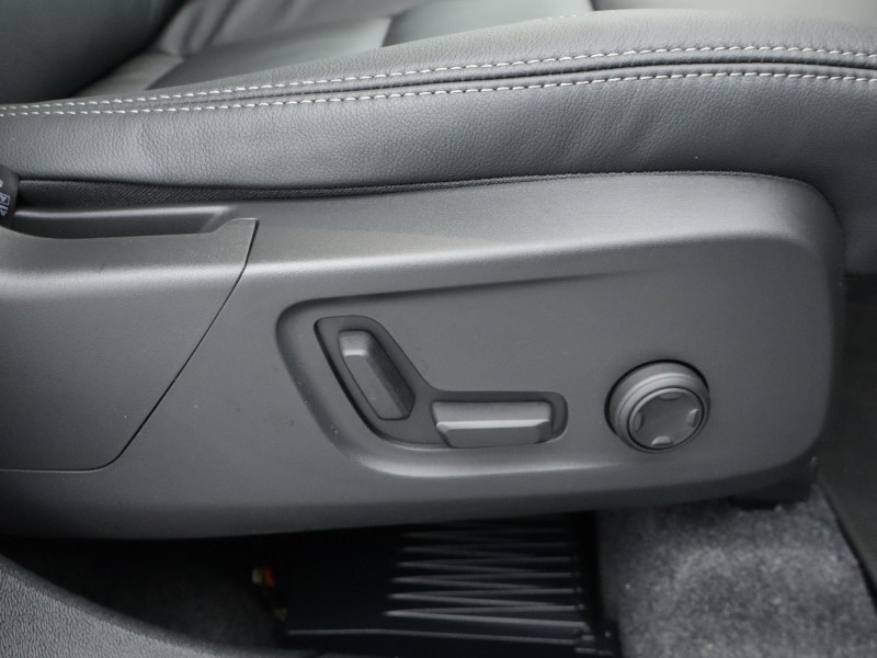 2026 (75) VOLVO XC40 2.0 B3P Plus Pro Dark 5dr Auto 5284478