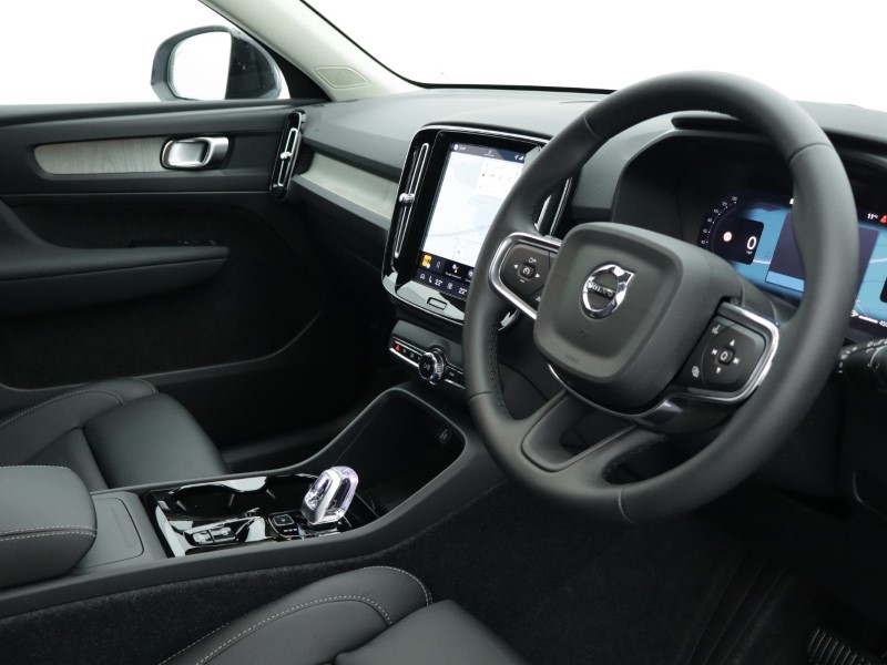 2026 (75) VOLVO XC40 2.0 B3P Plus Pro Dark 5dr Auto 5284481