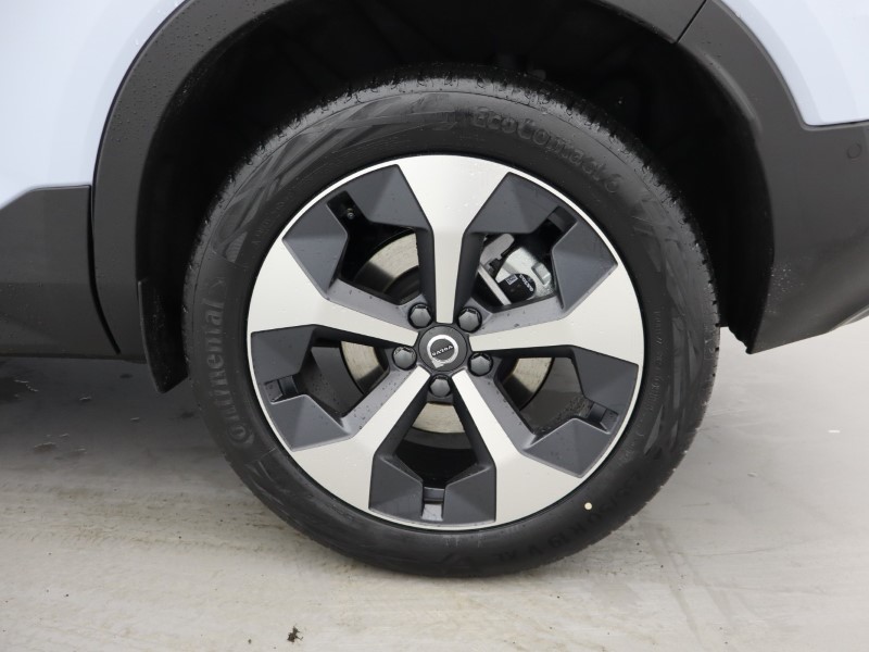 2026 (75) VOLVO XC40 2.0 B3P Plus Pro Dark 5dr Auto 5284468