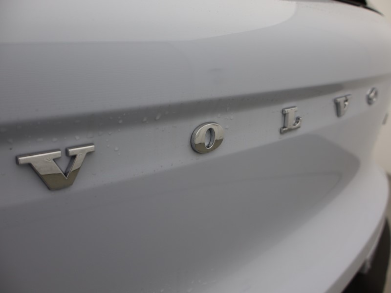 2026 (75) VOLVO XC40 2.0 B3P Plus Pro Dark 5dr Auto 5284463