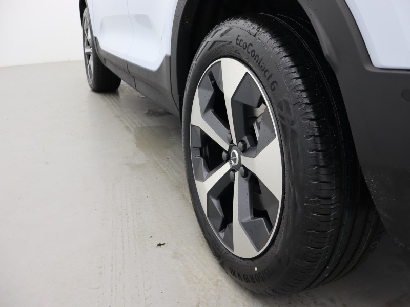 2026 (75) VOLVO XC40 2.0 B3P Plus Pro Dark 5dr Auto 5284469