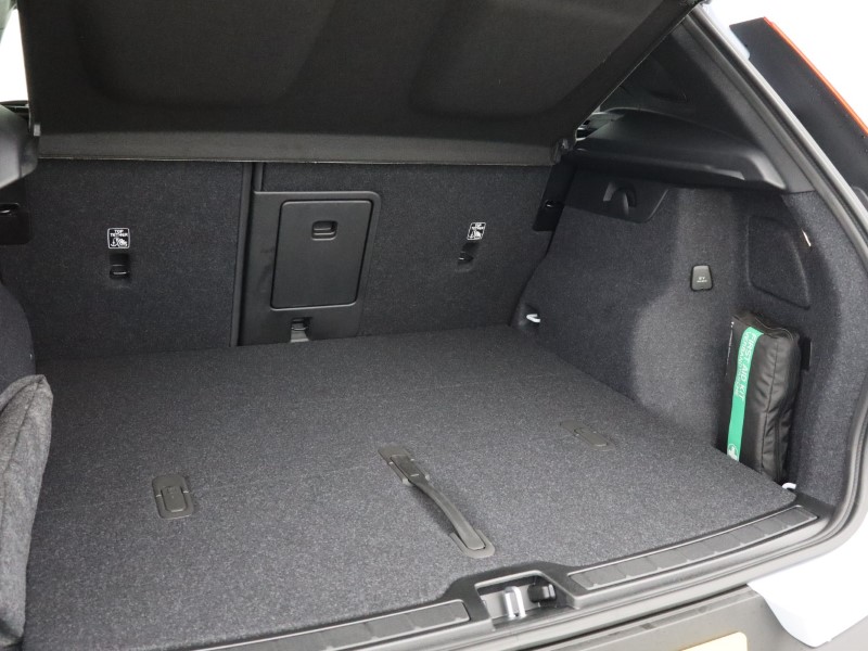 2026 (75) VOLVO XC40 2.0 B3P Plus Pro Dark 5dr Auto 5284465