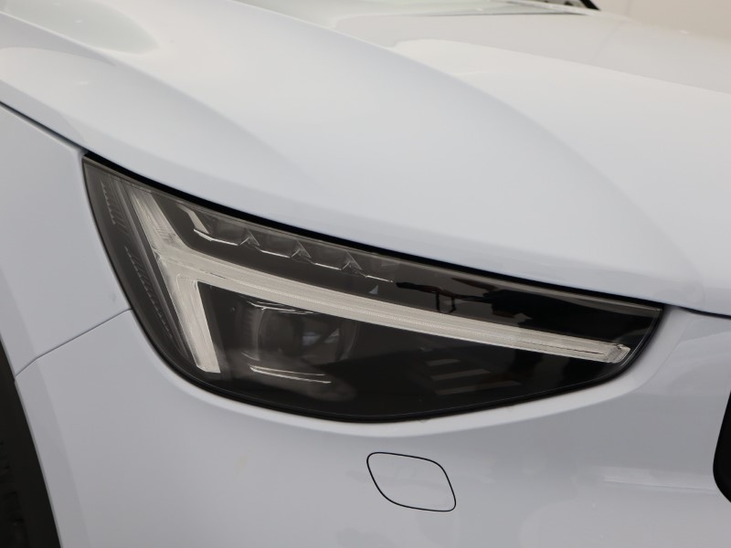 2026 (75) VOLVO XC40 2.0 B3P Plus Pro Dark 5dr Auto 5284456