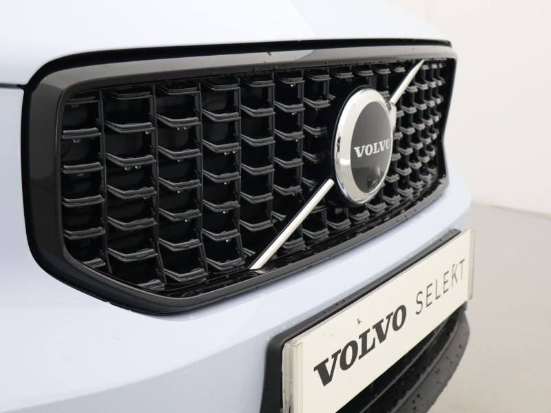 2026 (75) VOLVO XC40 2.0 B3P Plus Pro Dark 5dr Auto 5284457